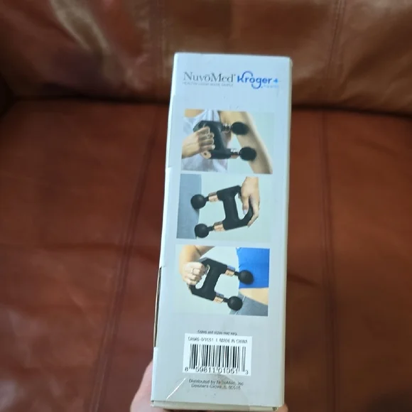 NuvoMed Dual Head Massager - Black and Gold - Picture 3 of 4